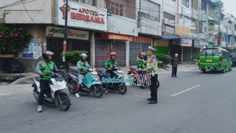 Sat Lantas Polres Pematangsiantar Laksanakan Binluh dan Dikmas Lantas kepada Pengendara Gojek