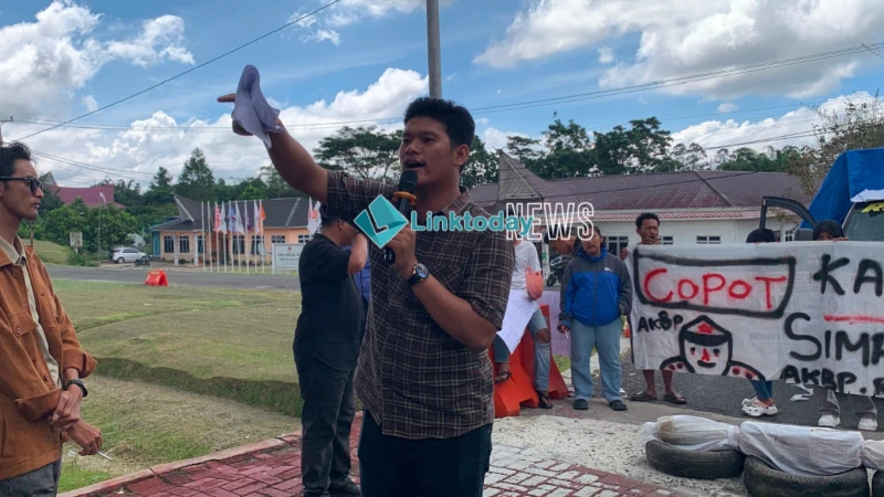 Gerakan Mahasiswa dan Pemuda Simalungun Berdaulat Geruduk Polres Simalungun